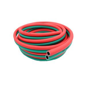 茂名一店肆门口很多水涌出有周边商户称已无供水 当地：水管爆裂估计26日修好